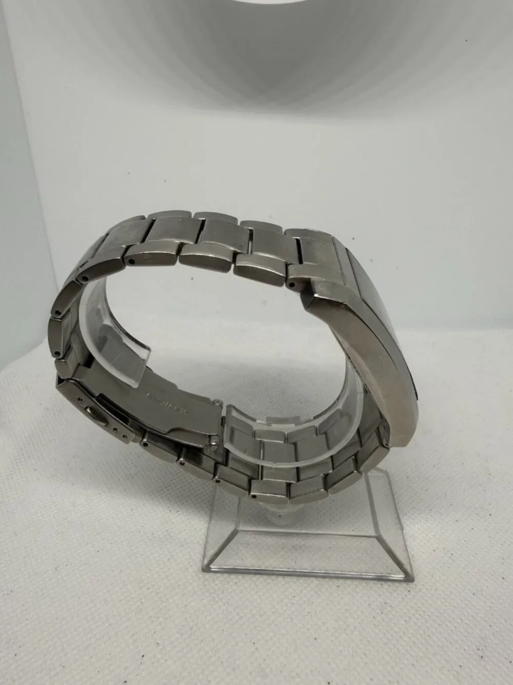Guess G10150G Mens Silver Steel Black Textured Dial Diamond Watch 33mm